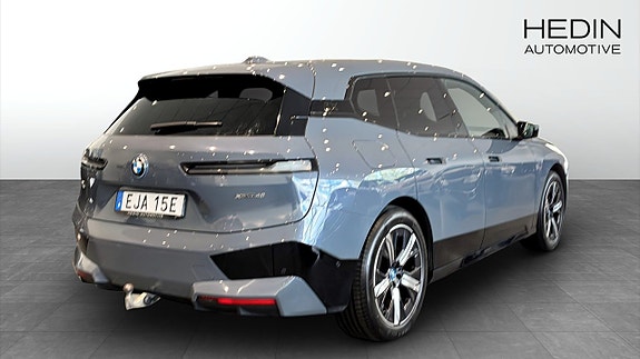 BMW iX 2 of 5