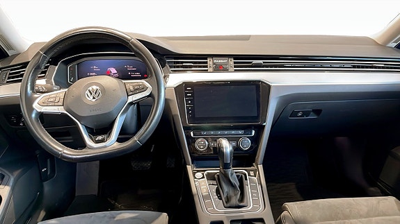 Volkswagen Passat 10 of 14