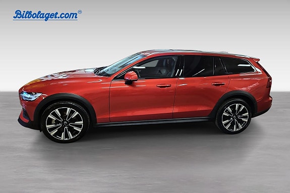 Volvo V60 Cross Country 2 of 5