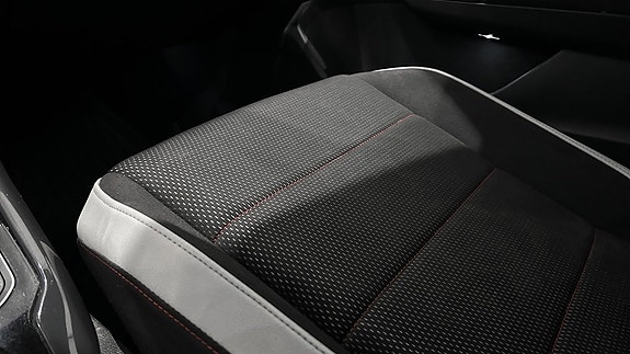 Volkswagen T-Roc 17 of 18