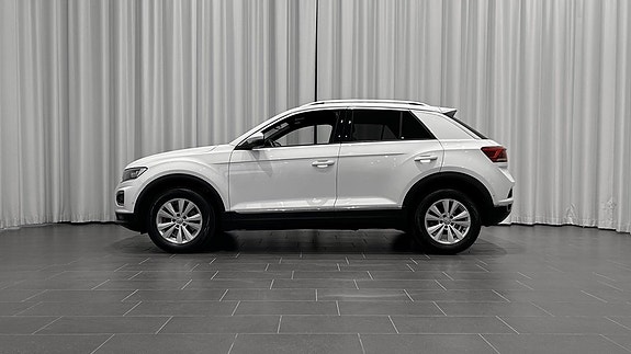 Volkswagen T-Roc 2 of 5