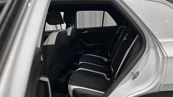 Volkswagen T-Roc 8 of 18