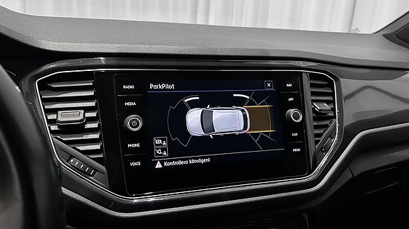 Volkswagen T-Roc 13 of 18