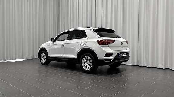 Volkswagen T-Roc 3 of 5