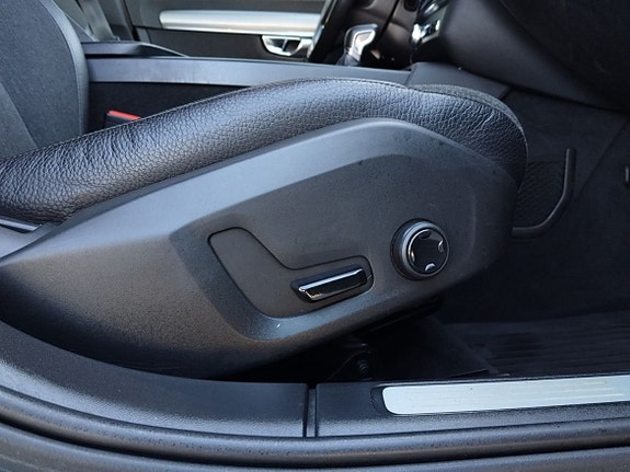 Volvo S90 16 of 21