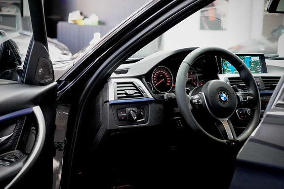 BMW 335d 8 of 17