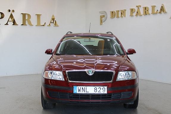 Skoda Octavia 2 of 5