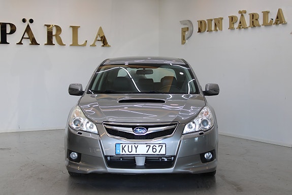 Subaru Legacy 2 of 5