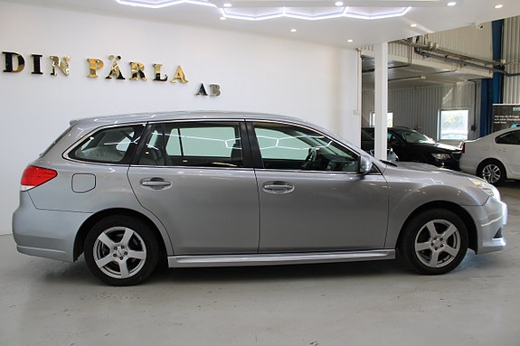 Subaru Legacy 4 of 5
