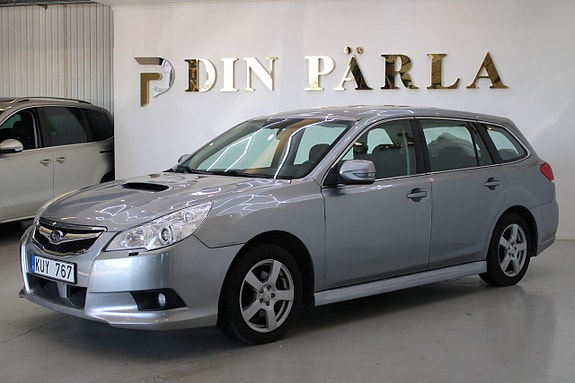 Subaru Legacy 3 of 5