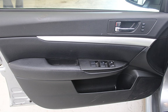 Subaru Legacy 6 of 11