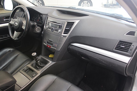 Subaru Legacy 10 of 11