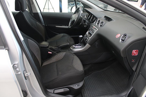 Peugeot 308 8 of 12