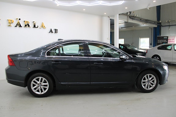 Volvo S80 4 of 5