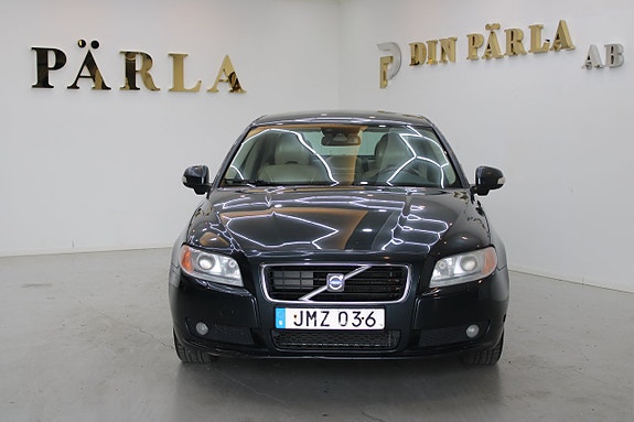 Volvo S80 2 of 5