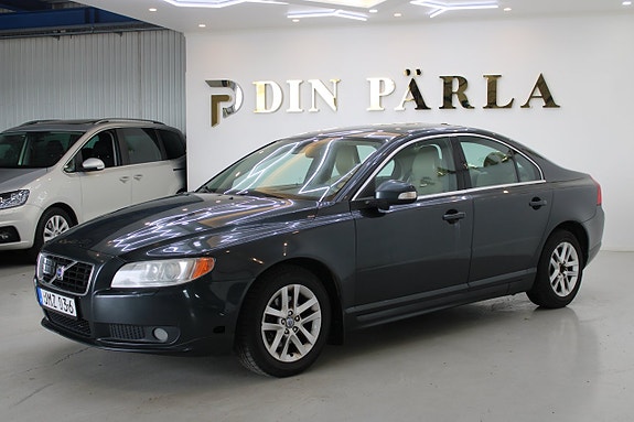 Volvo S80 3 of 5