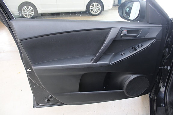 Mazda 3 7 of 12