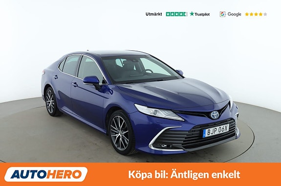 Toyota Camry 8 of 30