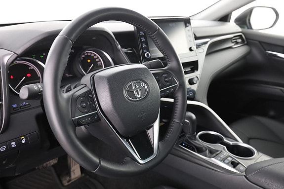 Toyota Camry 11 of 30