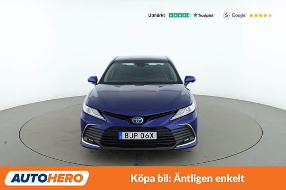 Toyota Camry 9 of 30