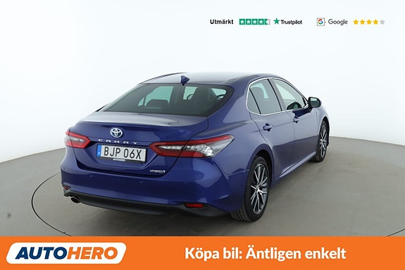 Toyota Camry 6 of 30