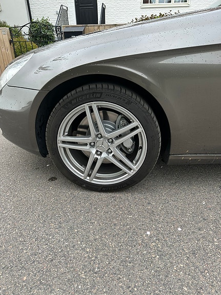 Mercedes-Benz CLS500 4 of 5