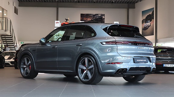 Porsche Cayenne S 2 of 5