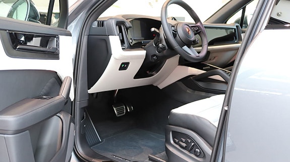 Porsche Cayenne S 4 of 5