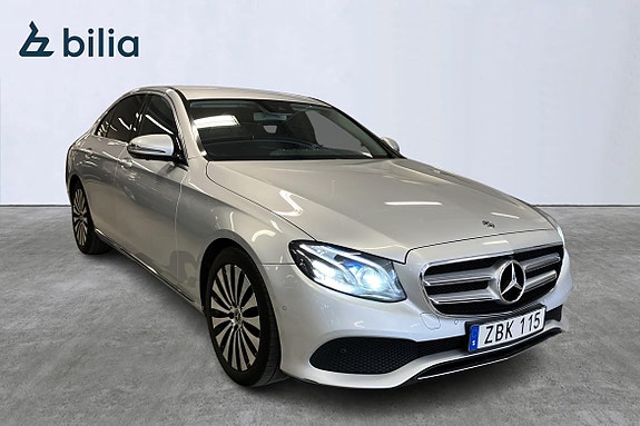Mercedes-Benz E220 2 of 5