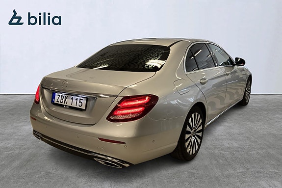Mercedes-Benz E220 4 of 5