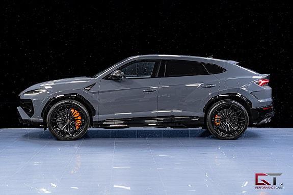Lamborghini Urus 5 of 5