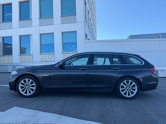 BMW 520d 3 of 5