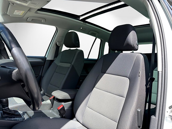 Volkswagen Golf Sportsvan 12 of 16