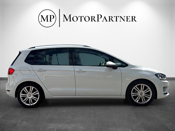 Volkswagen Golf Sportsvan 8 of 16