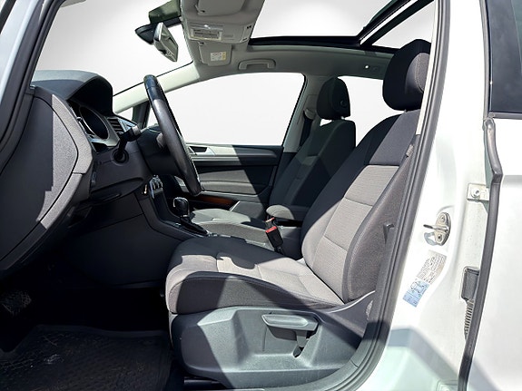 Volkswagen Golf Sportsvan 9 of 16