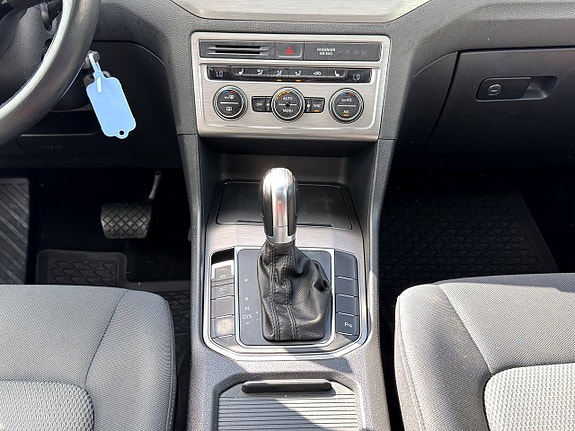 Volkswagen Golf Sportsvan 16 of 16
