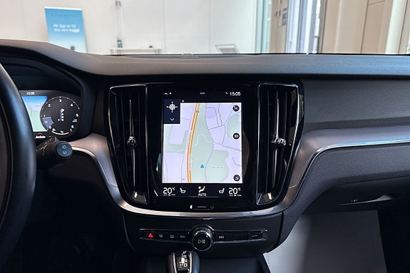 Volvo V60 Cross Country 13 of 26
