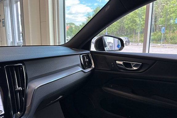 Volvo V60 Cross Country 18 of 26