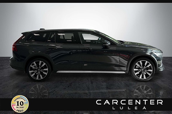 Volvo V60 Cross Country 2 of 26