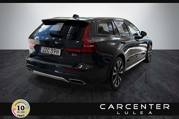 Volvo V60 Cross Country 3 of 26