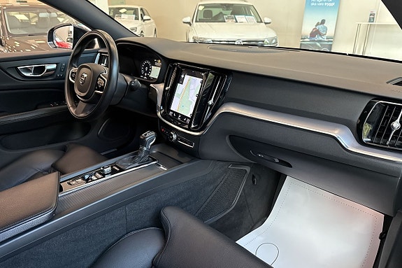 Volvo V60 Cross Country 7 of 26