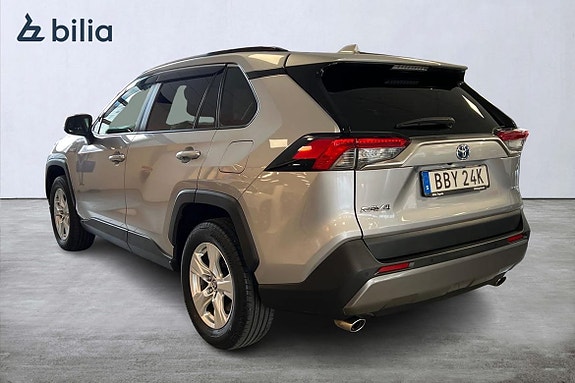 Toyota RAV4 2 of 21