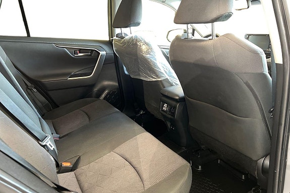 Toyota RAV4 9 of 21
