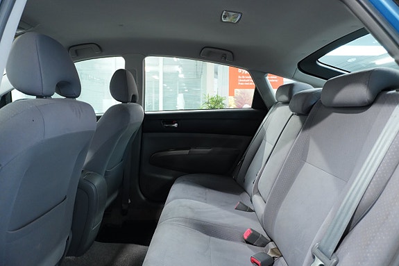 Toyota Prius 9 of 25
