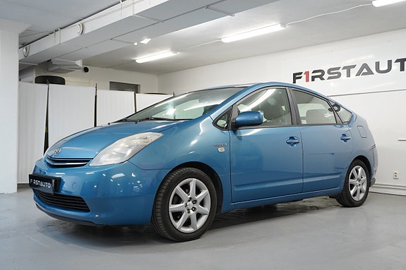 Toyota Prius 2 of 5