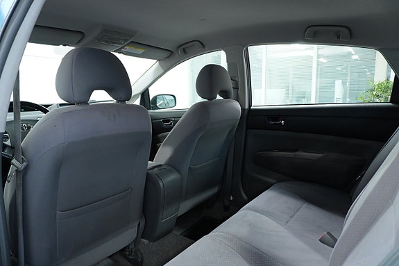 Toyota Prius 10 of 25