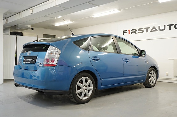 Toyota Prius 5 of 5