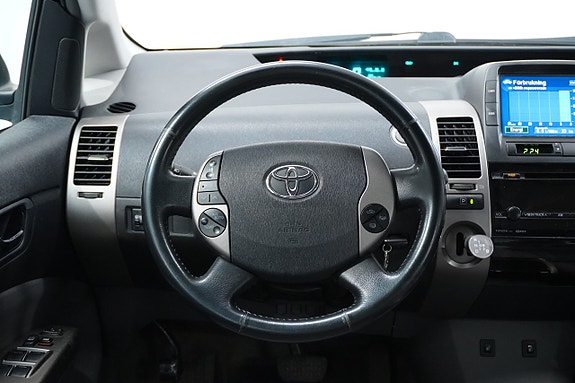 Toyota Prius 19 of 25