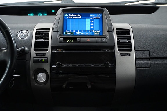 Toyota Prius 12 of 25