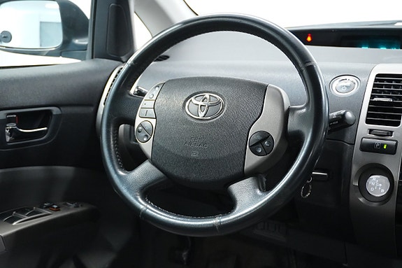 Toyota Prius 16 of 25